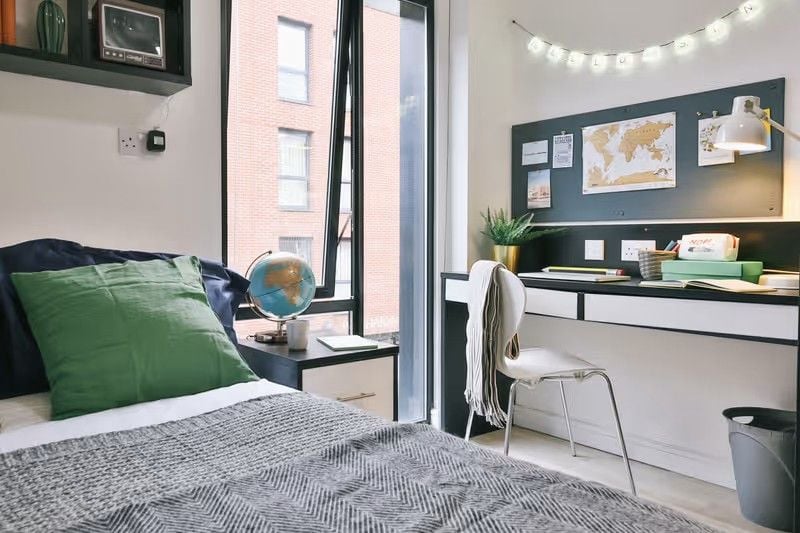 Classic 4 Bed Apartment - room